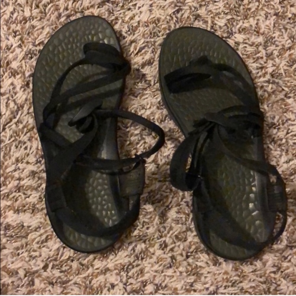 Black straps chacos